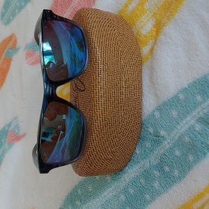 NWOT MAUI JIM ONSHORE POLARIZED BLACK BLUE STRIPE FADE W/ BLUE HAWAII LENSES.
